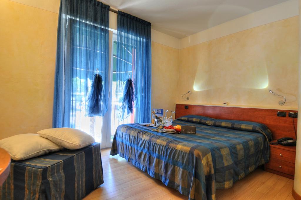 Hotel Savoia Lignano Sabbiadoro Exterior foto